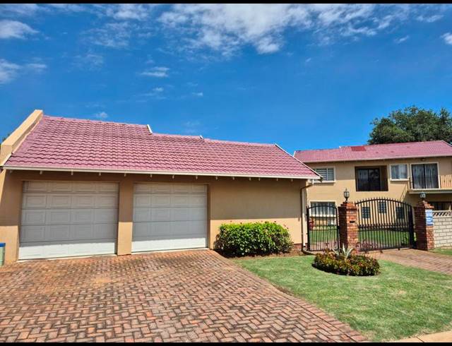 6 BEDROOM HOUSE FOR SALE IN ELANDSPARK